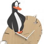 Dětské nástěnné hodiny s vlastním jménem CalleaDesign tučňák 36cm 163522 Hodiny