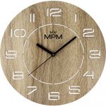 Nástěnné dřevěné hodiny MPM Nostalgy v přírodním designu s netradičními indexy a retro číslicemi. Strojek Quartz s funkcí plynulý chod. Hodiny jsou zpracované z polotvrdé dřevovlákn Hodiny