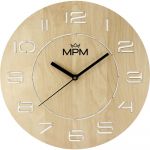 Nástěnné dřevěné hodiny MPM Nostalgy v přírodním designu s netradičními indexy a retro číslicemi. Strojek Quartz s funkcí plynulý chod. Hodiny jsou zpracované z polotvrdé dřevovlákn Hodiny